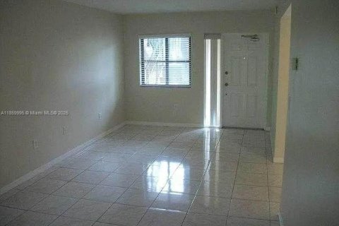 Condo in Cutler Bay, Florida, 2 bedrooms  № 1890587 - photo 11
