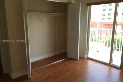 Condo in Coral Gables, Florida, 1 bedroom  № 1878788 - photo 2