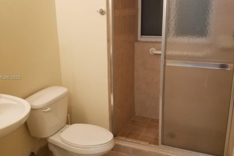 Condo in Coral Gables, Florida, 1 bedroom  № 1878788 - photo 17