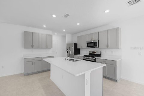Casa en venta en Groveland, Florida, 4 dormitorios, 210.98 m2 № 1907851 - foto 3
