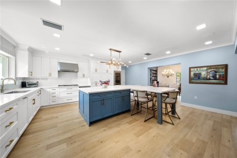 House in Coral Gables, Florida 4 bedrooms, 313.27 sq.m. № 1683189 - photo 12