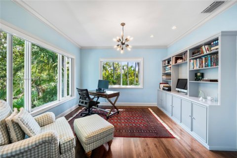 House in Coral Gables, Florida 4 bedrooms, 313.27 sq.m. № 1683189 - photo 22