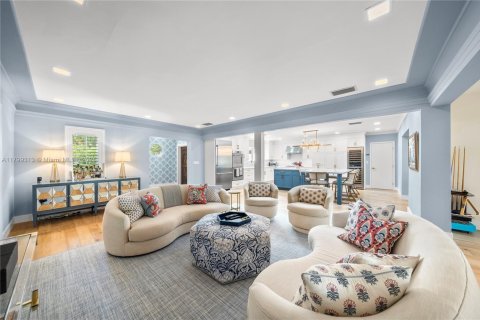 House in Coral Gables, Florida 4 bedrooms, 313.27 sq.m. № 1683189 - photo 6