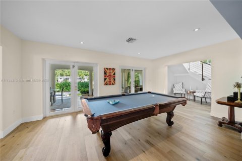 House in Coral Gables, Florida 4 bedrooms, 313.27 sq.m. № 1683189 - photo 18