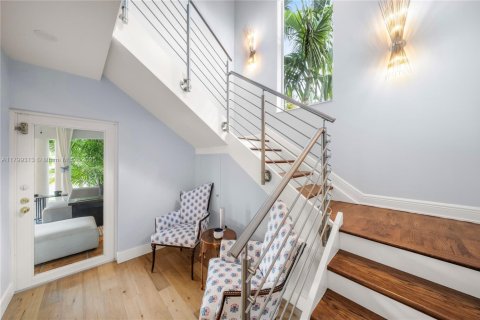 House in Coral Gables, Florida 4 bedrooms, 313.27 sq.m. № 1683189 - photo 20