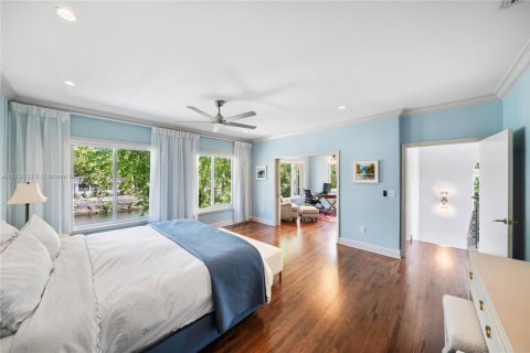 House in Coral Gables, Florida 4 bedrooms, 313.27 sq.m. № 1683189 - photo 23