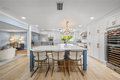 House in Coral Gables, Florida 4 bedrooms, 313.27 sq.m. № 1683189 - photo 9