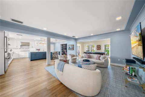 House in Coral Gables, Florida 4 bedrooms, 313.27 sq.m. № 1683189 - photo 7