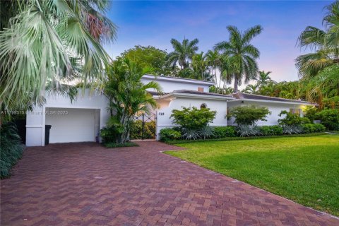 House in Coral Gables, Florida 4 bedrooms, 313.27 sq.m. № 1683189 - photo 2