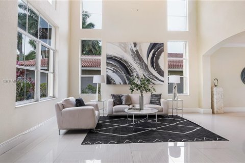 House in Weston, Florida 4 bedrooms, 369.66 sq.m. № 2049728 - photo 3