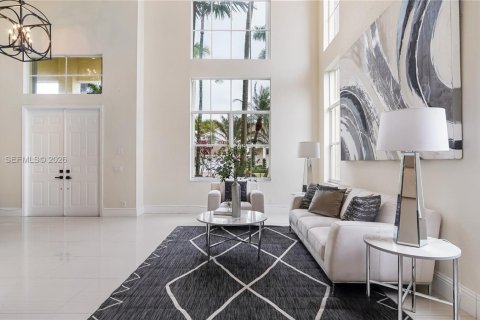 House in Weston, Florida 4 bedrooms, 369.66 sq.m. № 2049728 - photo 4