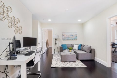 House in Weston, Florida 4 bedrooms, 369.66 sq.m. № 2049728 - photo 21