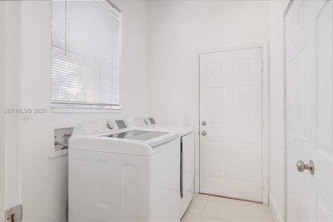 House in Weston, Florida 4 bedrooms, 369.66 sq.m. № 2049728 - photo 19