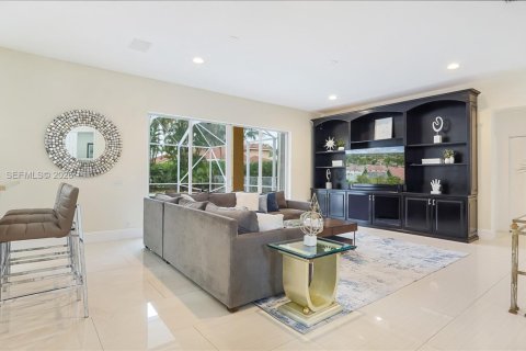House in Weston, Florida 4 bedrooms, 369.66 sq.m. № 2049728 - photo 15