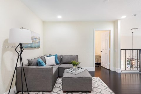 House in Weston, Florida 4 bedrooms, 369.66 sq.m. № 2049728 - photo 22