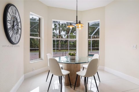 House in Weston, Florida 4 bedrooms, 369.66 sq.m. № 2049728 - photo 9