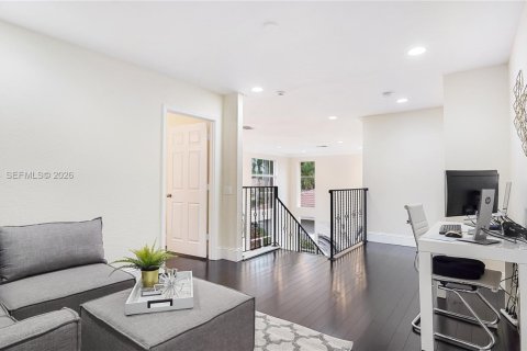 House in Weston, Florida 4 bedrooms, 369.66 sq.m. № 2049728 - photo 24