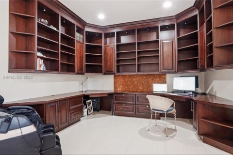 House in Weston, Florida 4 bedrooms, 369.66 sq.m. № 2049728 - photo 20