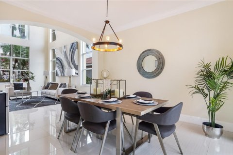 House in Weston, Florida 4 bedrooms, 369.66 sq.m. № 2049728 - photo 7