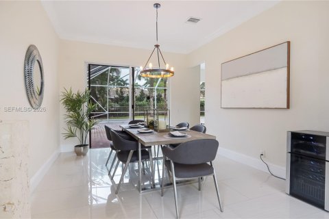 House in Weston, Florida 4 bedrooms, 369.66 sq.m. № 2049728 - photo 6