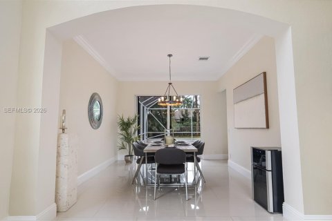House in Weston, Florida 4 bedrooms, 369.66 sq.m. № 2049728 - photo 8