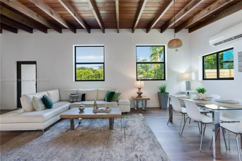 House in Miami, Florida 3 bedrooms, 154.4 sq.m. № 1938058 - photo 4