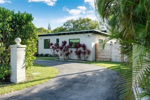 House in Miami, Florida 3 bedrooms, 154.4 sq.m. № 1938058 - photo 1