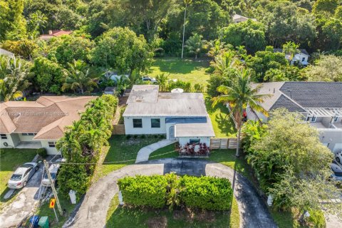 House in Miami, Florida 3 bedrooms, 154.4 sq.m. № 1938058 - photo 25