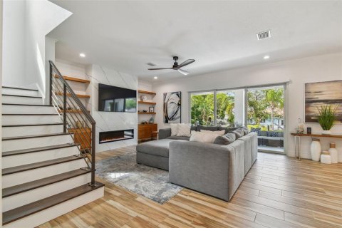 Villa ou maison à vendre à Tampa, Floride: 5 chambres, 384.71 m2 № 2095341 - photo 13