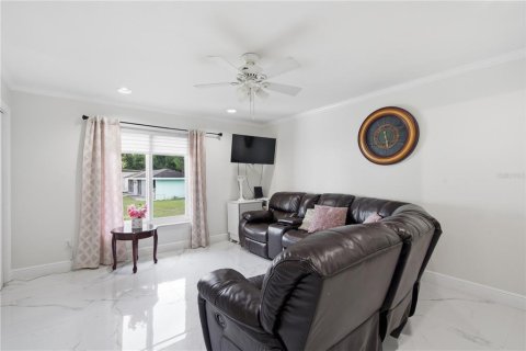 House in Lutz, Florida 5 bedrooms, 408.86 sq.m. № 2220415 - photo 16