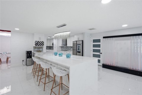 House in Lutz, Florida 5 bedrooms, 408.86 sq.m. № 2220415 - photo 7