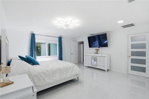 House in Lutz, Florida 5 bedrooms, 408.86 sq.m. № 2220415 - photo 13