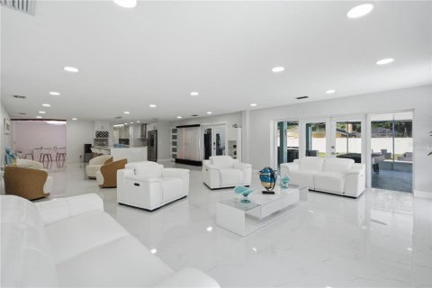 House in Lutz, Florida 5 bedrooms, 408.86 sq.m. № 2220415 - photo 12