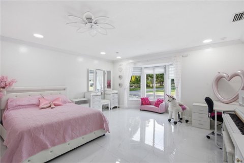 House in Lutz, Florida 5 bedrooms, 408.86 sq.m. № 2220415 - photo 18