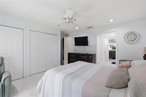 House in Lutz, Florida 5 bedrooms, 408.86 sq.m. № 2220415 - photo 14