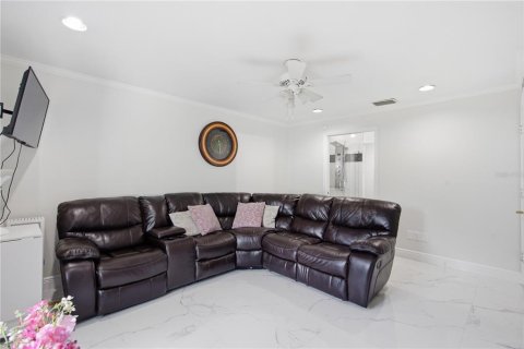 House in Lutz, Florida 5 bedrooms, 408.86 sq.m. № 2220415 - photo 17