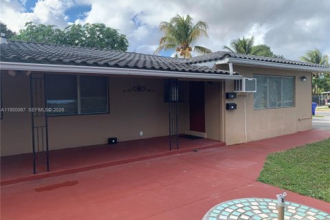Immobilier commercial à louer à Hollywood, Floride: 1 chambre, 57.6 m2 № 2006645 - photo 4