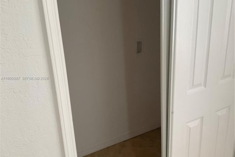 Immobilier commercial à louer à Hollywood, Floride: 1 chambre, 57.6 m2 № 2006645 - photo 9