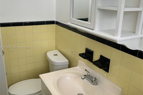 Immobilier commercial à louer à Hollywood, Floride: 1 chambre, 57.6 m2 № 2006645 - photo 13