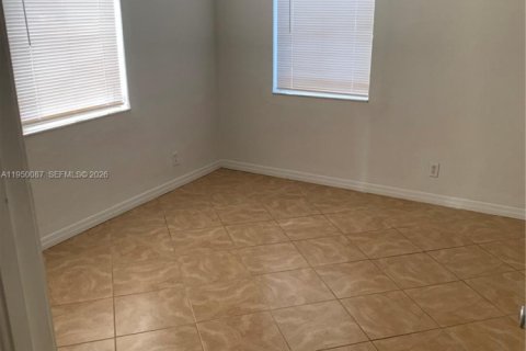 Immobilier commercial à louer à Hollywood, Floride: 1 chambre, 57.6 m2 № 2006645 - photo 8