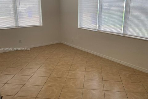 Immobilier commercial à louer à Hollywood, Floride: 1 chambre, 57.6 m2 № 2006645 - photo 6