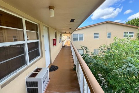 Copropriété à vendre à West Palm Beach, Floride: 1 chambre, 52.95 m2 № 2014854 - photo 10