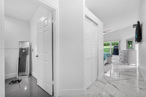 House in Pembroke Pines, Florida 4 bedrooms, 194.91 sq.m. № 1922119 - photo 26