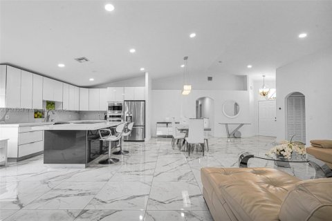 House in Pembroke Pines, Florida 4 bedrooms, 194.91 sq.m. № 1922119 - photo 18