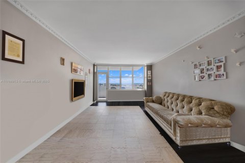 Condominio en venta en Miami Beach, Florida, 2 dormitorios, 104.89 m2 № 1938419 - foto 5