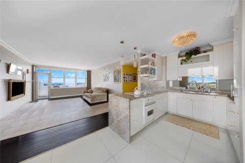 Condominio en venta en Miami Beach, Florida, 2 dormitorios, 104.89 m2 № 1938419 - foto 10