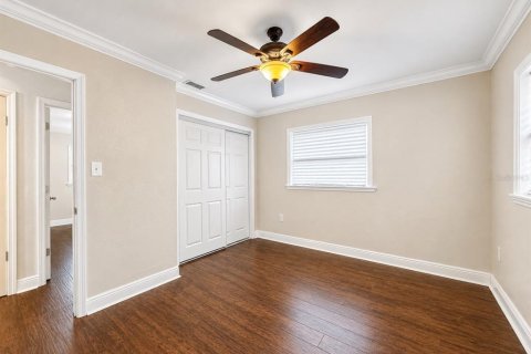 Villa ou maison à louer à Tampa, Floride: 5 chambres, 227.89 m2 № 2287952 - photo 8