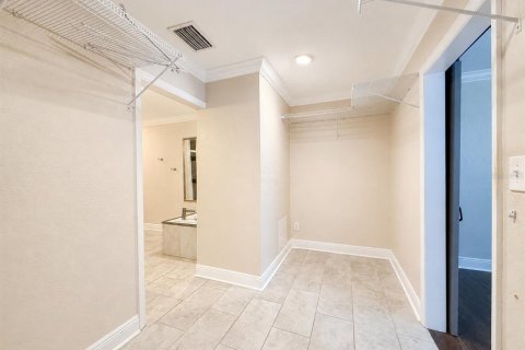 Villa ou maison à louer à Tampa, Floride: 5 chambres, 227.89 m2 № 2287952 - photo 12