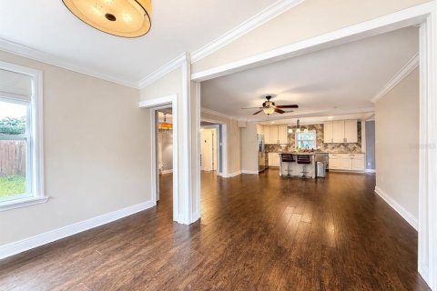 Villa ou maison à louer à Tampa, Floride: 5 chambres, 227.89 m2 № 2287952 - photo 24