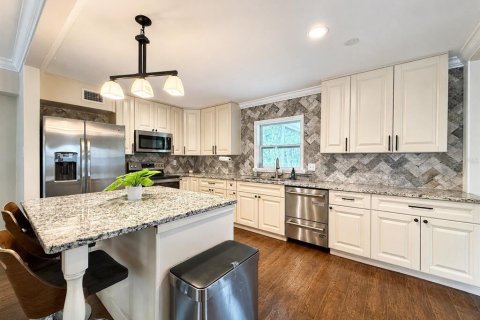 Villa ou maison à louer à Tampa, Floride: 5 chambres, 227.89 m2 № 2287952 - photo 19